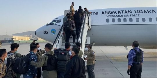 Indonesia Berhasil Evakuasi 26 WNI dari Afganistan dengan Selamat