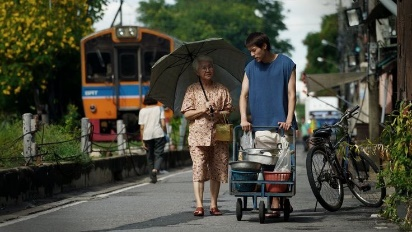 Menyelami Emosionalnya Film ‘How To Make Millions Before Grandma Dies’ di Indonesia
