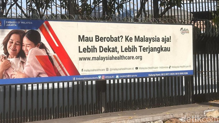 Viral Poster Ajakan Berobat ke Malaysia, Indonesia Rugi Triliunan?